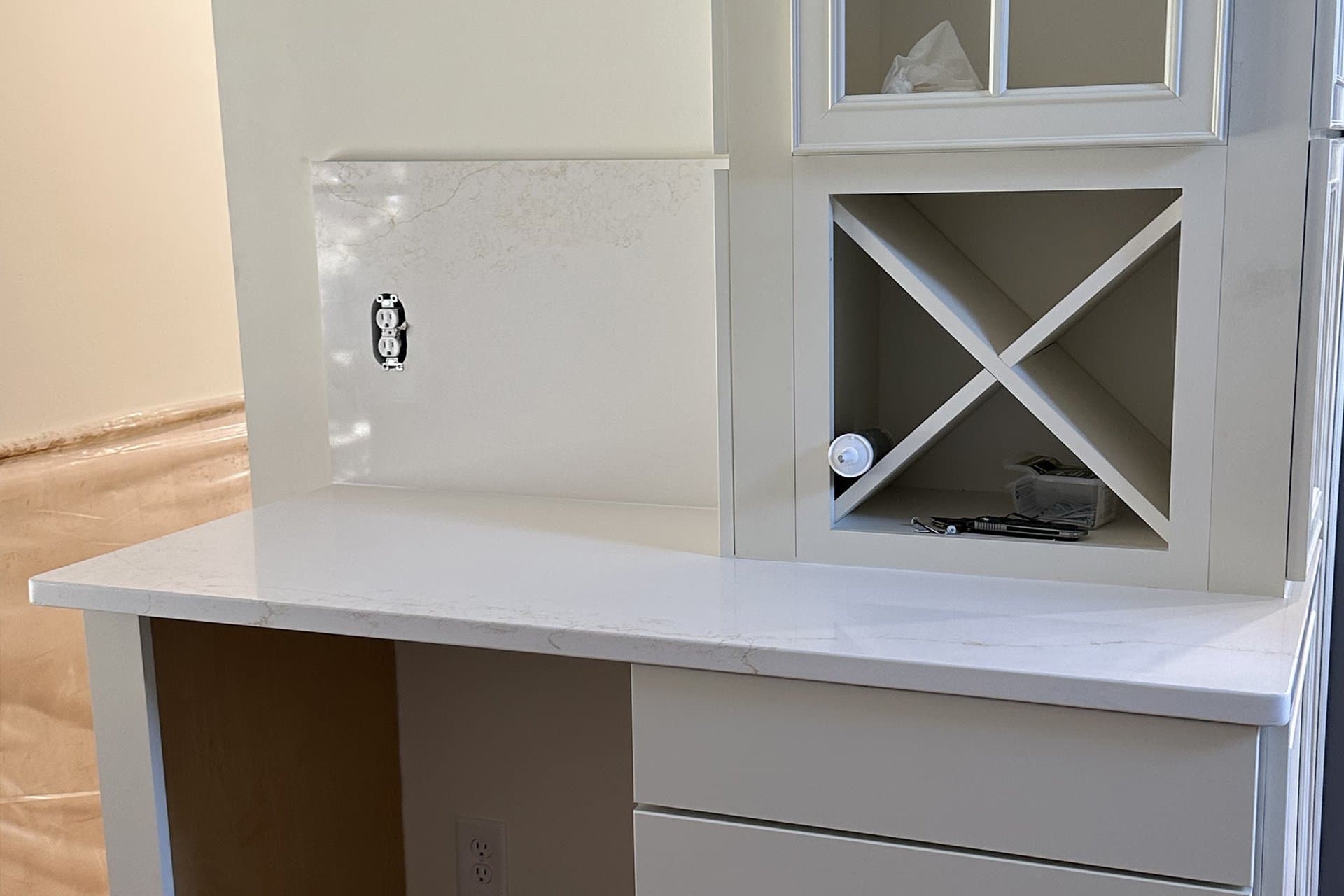 Desert Majesty in Calacatta Quartz: The Linnstone 5167 Sahara Ridge Experience