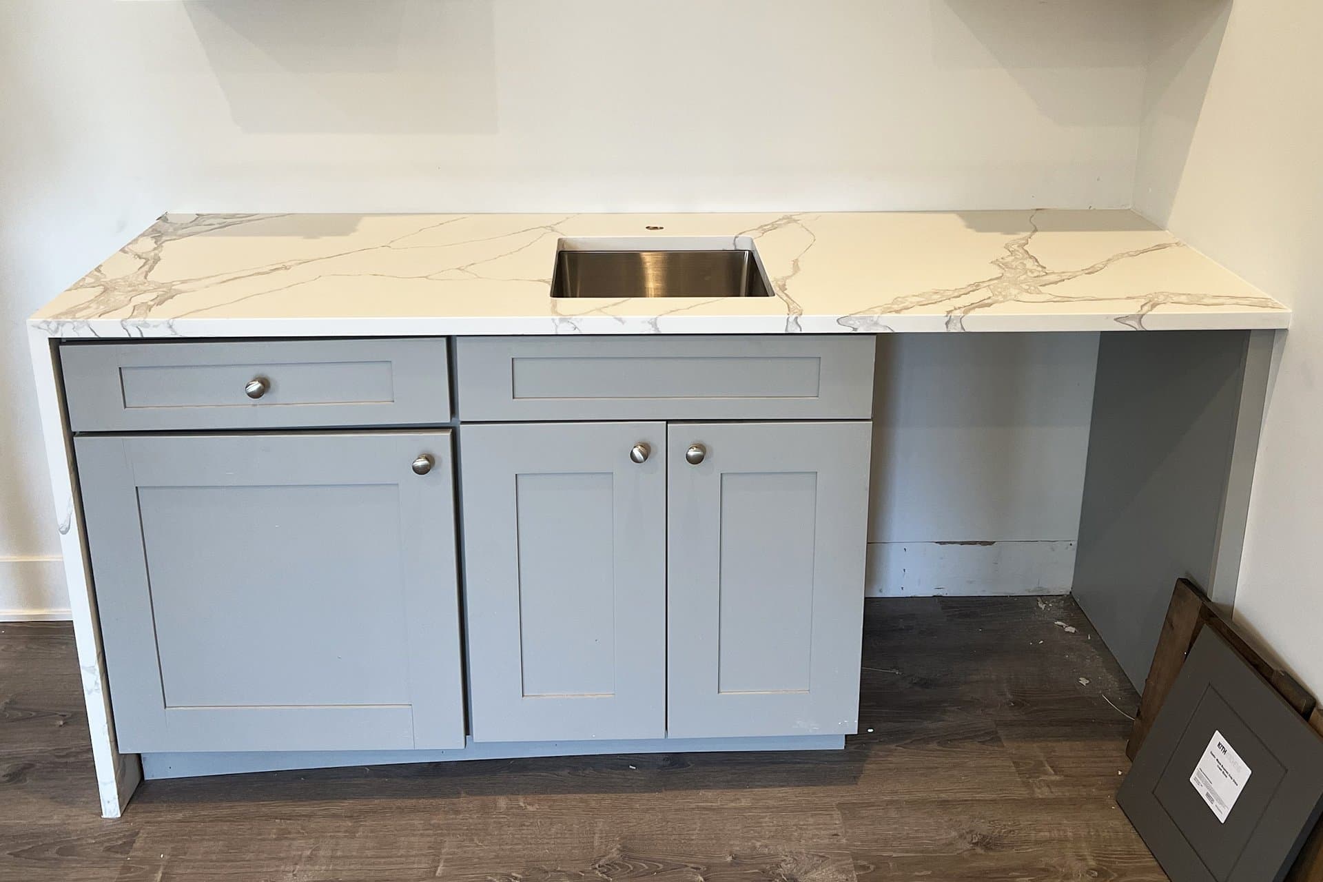 Embracing the Wilderness: Linnstone's Quartz Surfaces 5015 Byron White and 6073 Eiger Mist Transformations