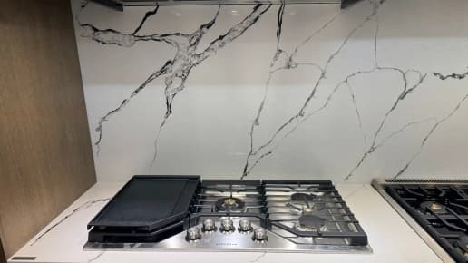 Linnstone 6073 Eiger Mist & 6022 Punaluu: White Quartz Picks for Modern American Kitchens