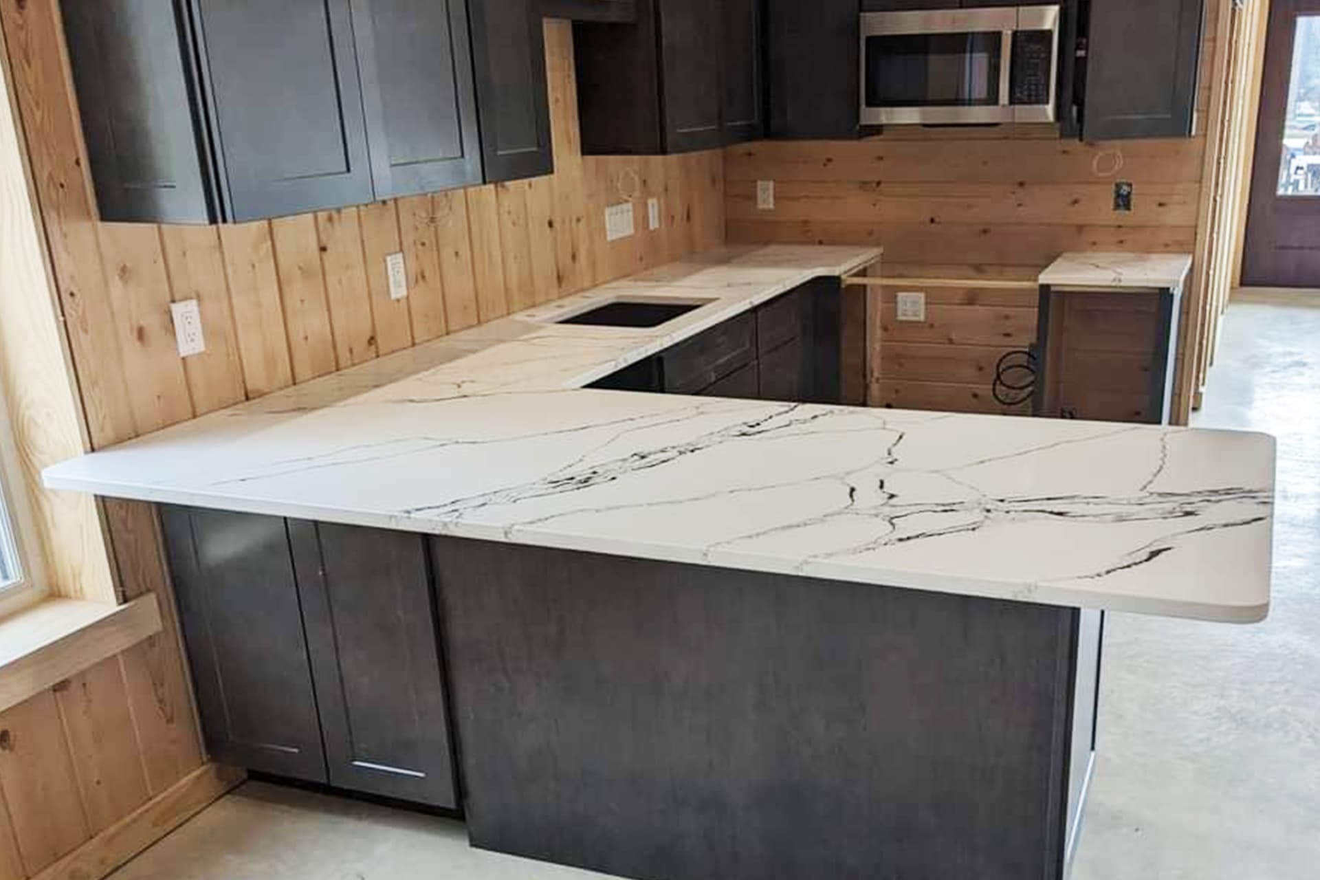 Quartz Surfaces 6022 Punaluu: Transforming Pool Houses into Sanctuaries of Serene Luxury