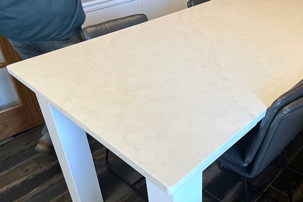 Embracing the Wilderness: Linnstone's Quartz Surfaces 5015 Byron White and 6073 Eiger Mist Transformations 7 Linnstone Surfaces 5015 Byron White