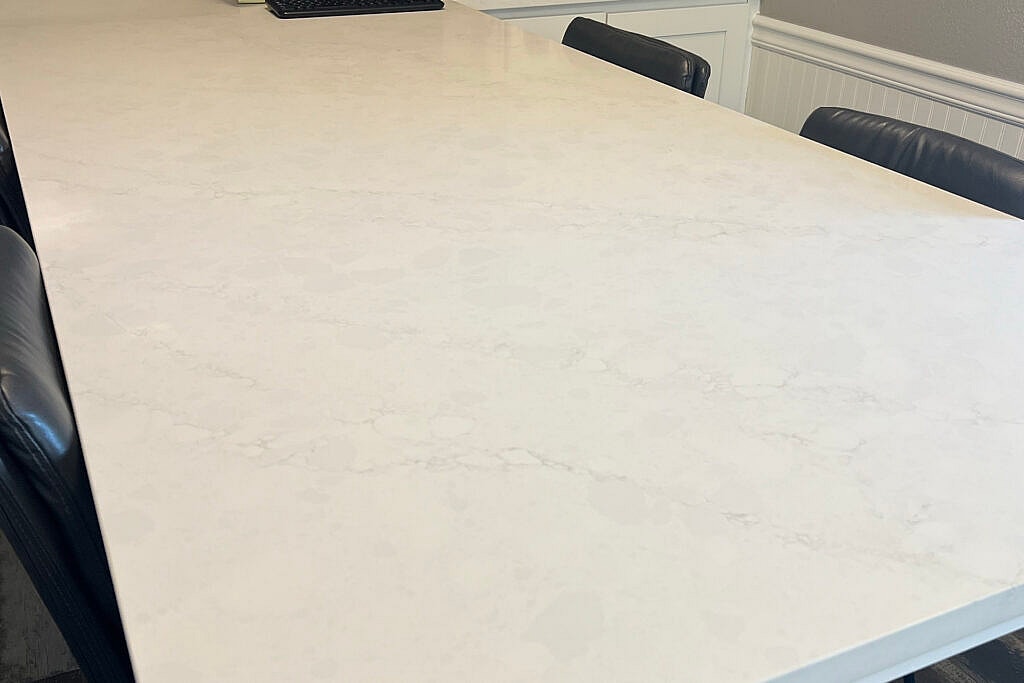 Embracing the Wilderness: Linnstone's Quartz Surfaces 5015 Byron White and 6073 Eiger Mist Transformations 3 Linnstone Surfaces 5015 Byron White