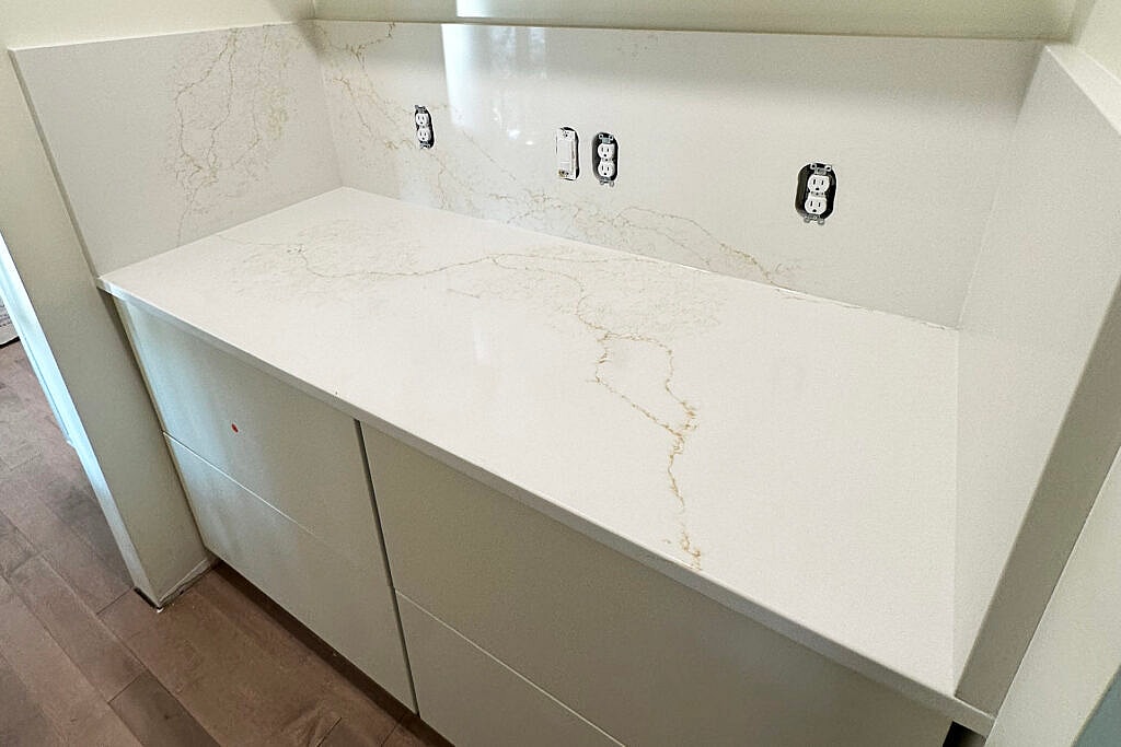 Desert Majesty in Calacatta Quartz: The Linnstone 5167 Sahara Ridge Experience 1 Linnstone Surfaces 5167 Sahara Ridge6
