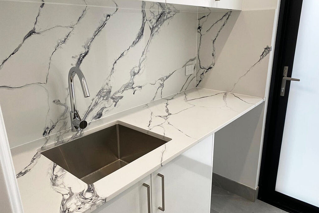 6022 Punaluu - The Art of Quartz: Elegance Shrouded in Mystery 2 Linnstone Surfaces 6022 Punaluu