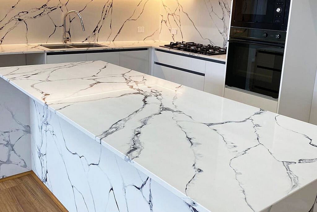 6022 Punaluu - The Art of Quartz: Elegance Shrouded in Mystery 8 Linnstone Surfaces 6022 Punaluu 8