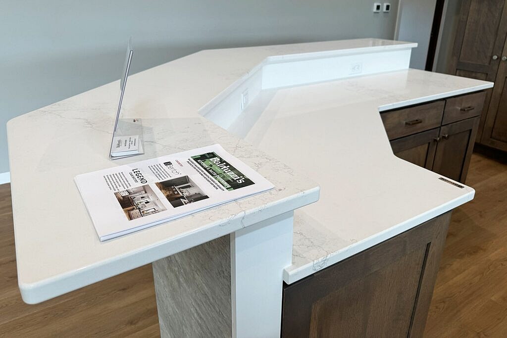 Majestic Quartz Surfaces: The Dual Elegance of 5107 Vinson Crest and 6073 Eiger Mist 7 Linnstone Surfaces 5107 Vinson Crest