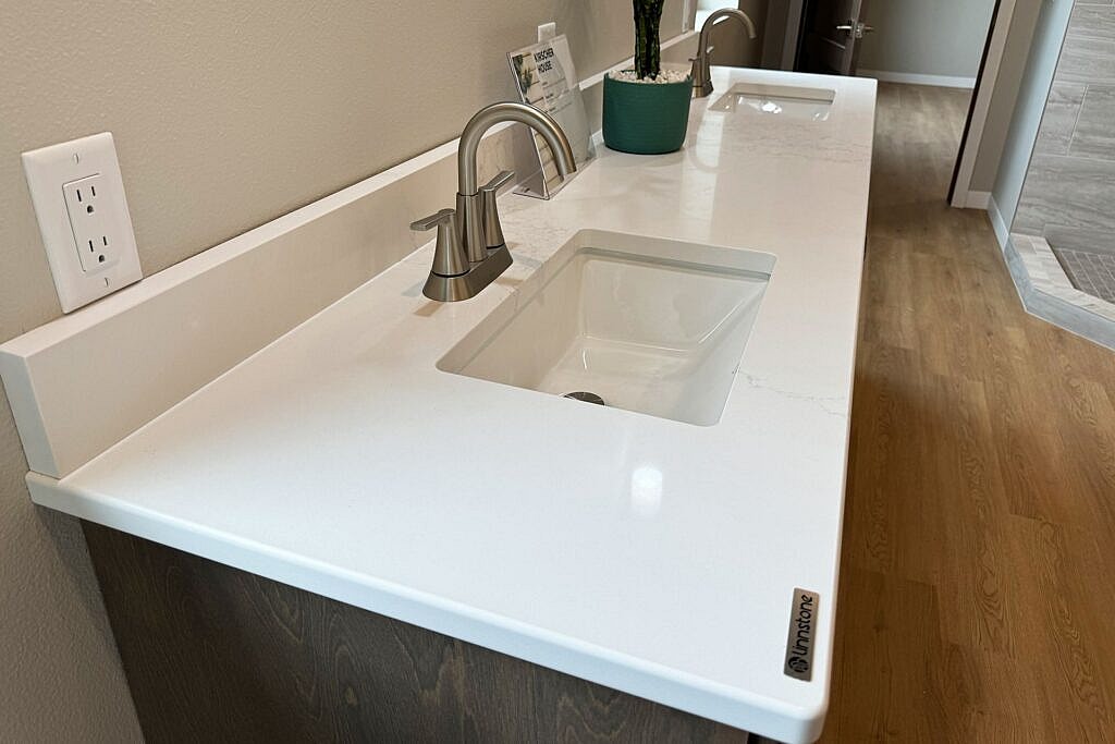 Majestic Quartz Surfaces: The Dual Elegance of 5107 Vinson Crest and 6073 Eiger Mist 9 Linnstone Surfaces 5107 Vinson Crest