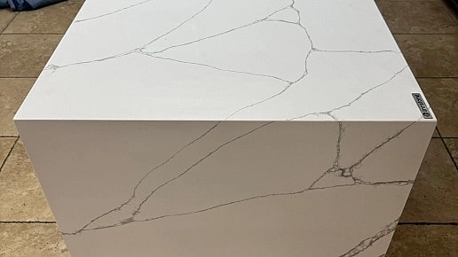 Linnstone 6073 Eiger Mist & 6022 Punaluu: White Quartz Picks for Modern American Kitchens 3 6073 Eiger Mist 1
