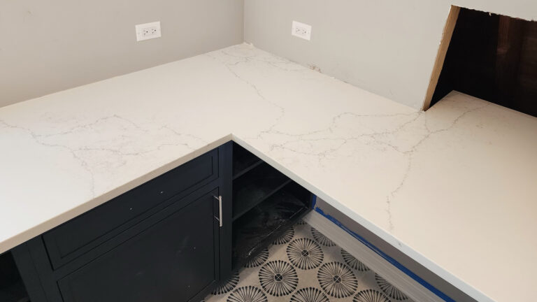 5107 Vinson Crest Quartz Surfaces from Linnstone